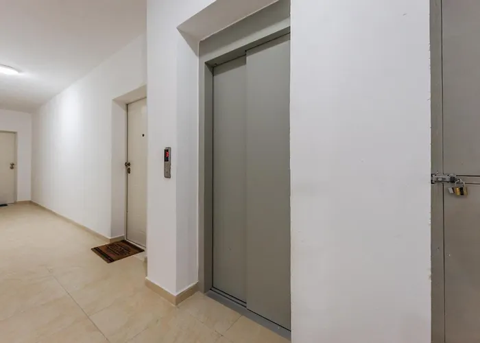 Helia's Cozy Qerret * Golem (Tirana)