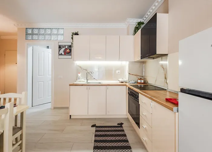 Helia's Cozy Qerret Golem (Tirana)