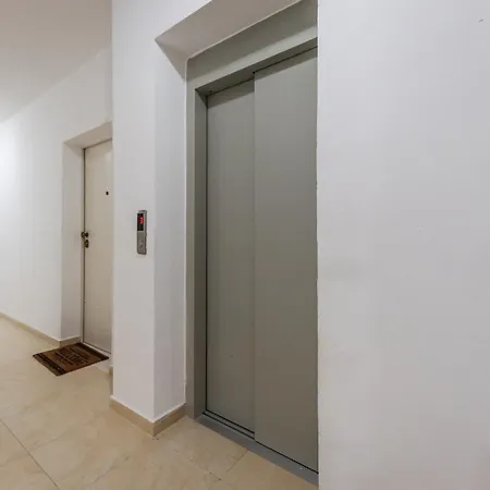 Helia's Cozy Qerret * Golem (Tirana)