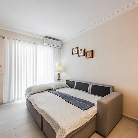 Apartament Helia's Cozy Qerret *
