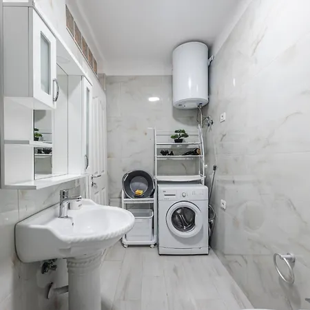 Helia's Cozy Qerret Apartmán *