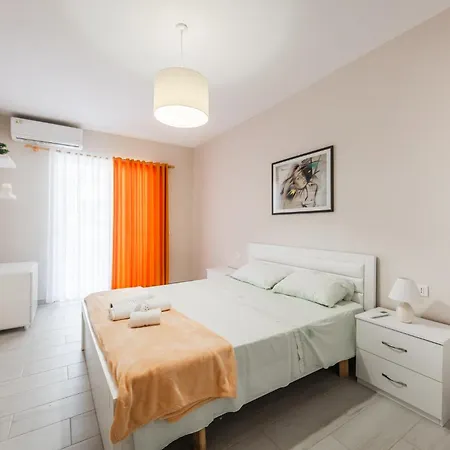 Apartament Helia's Cozy Qerret