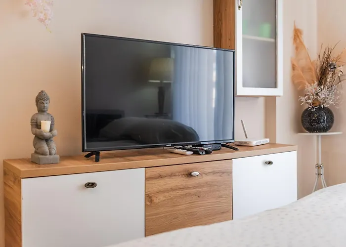 Helia's Cozy Qerret Apartman Golem